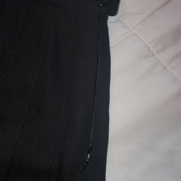 Ann Taylor navy pleated skirt size 10 petite - Picture 4 of 6